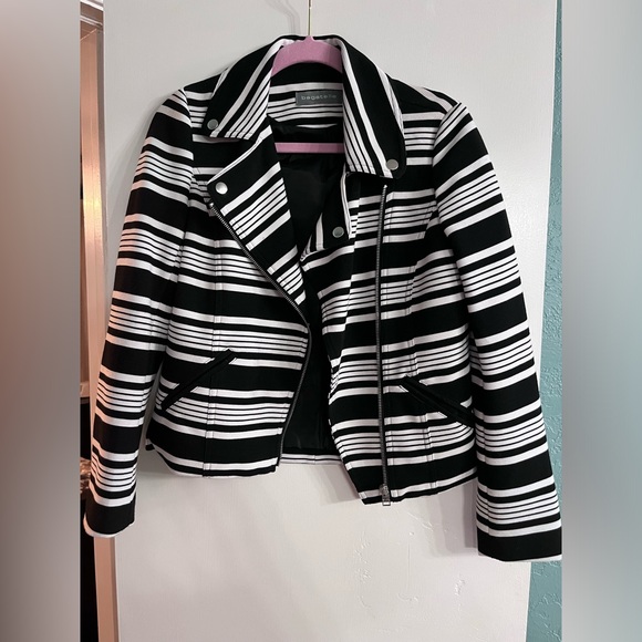 Black & White Textured Moto Zip Jacket - Picture 2 of 9